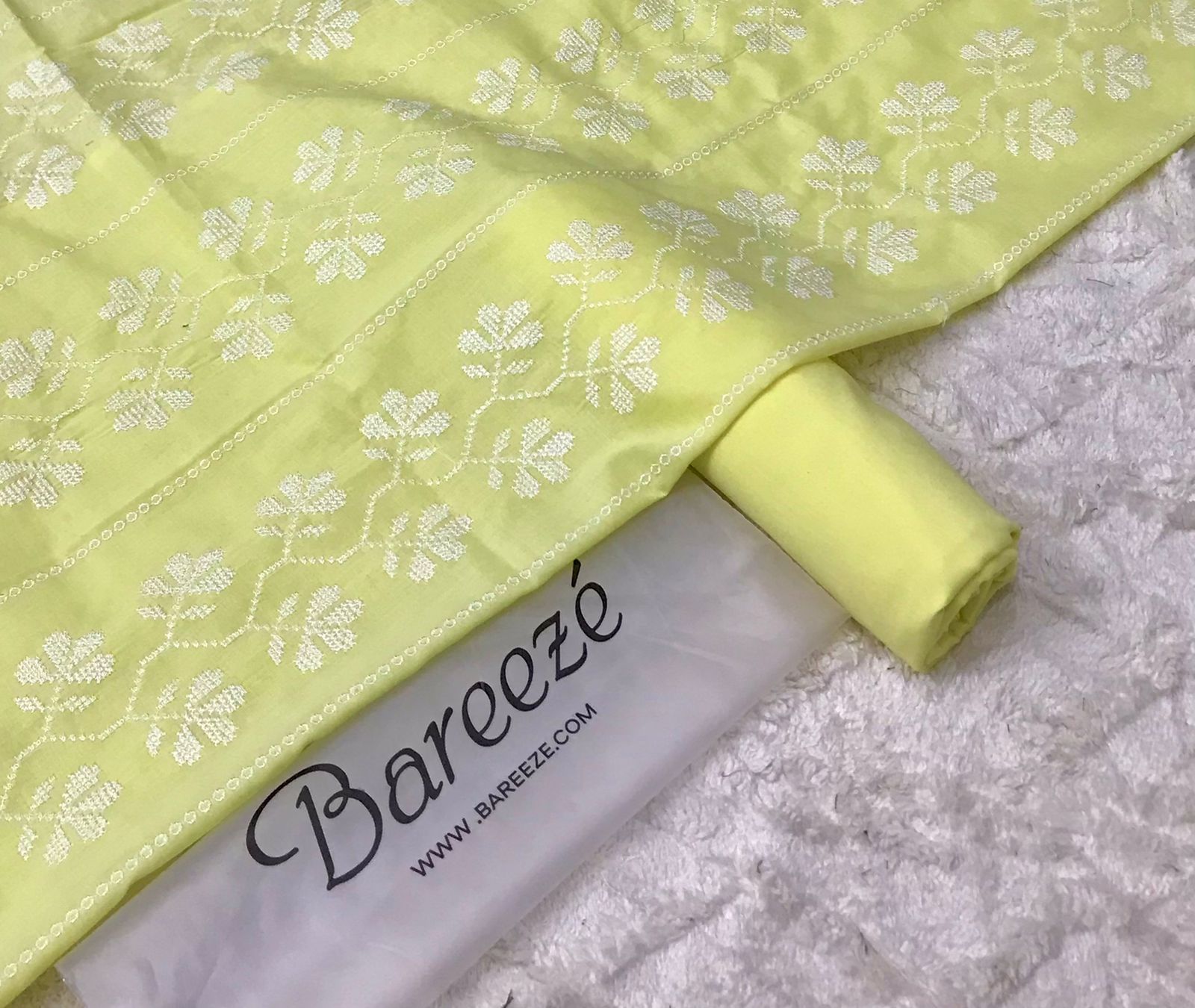 Bareeze Embroidered Lawn 2PC 🌸