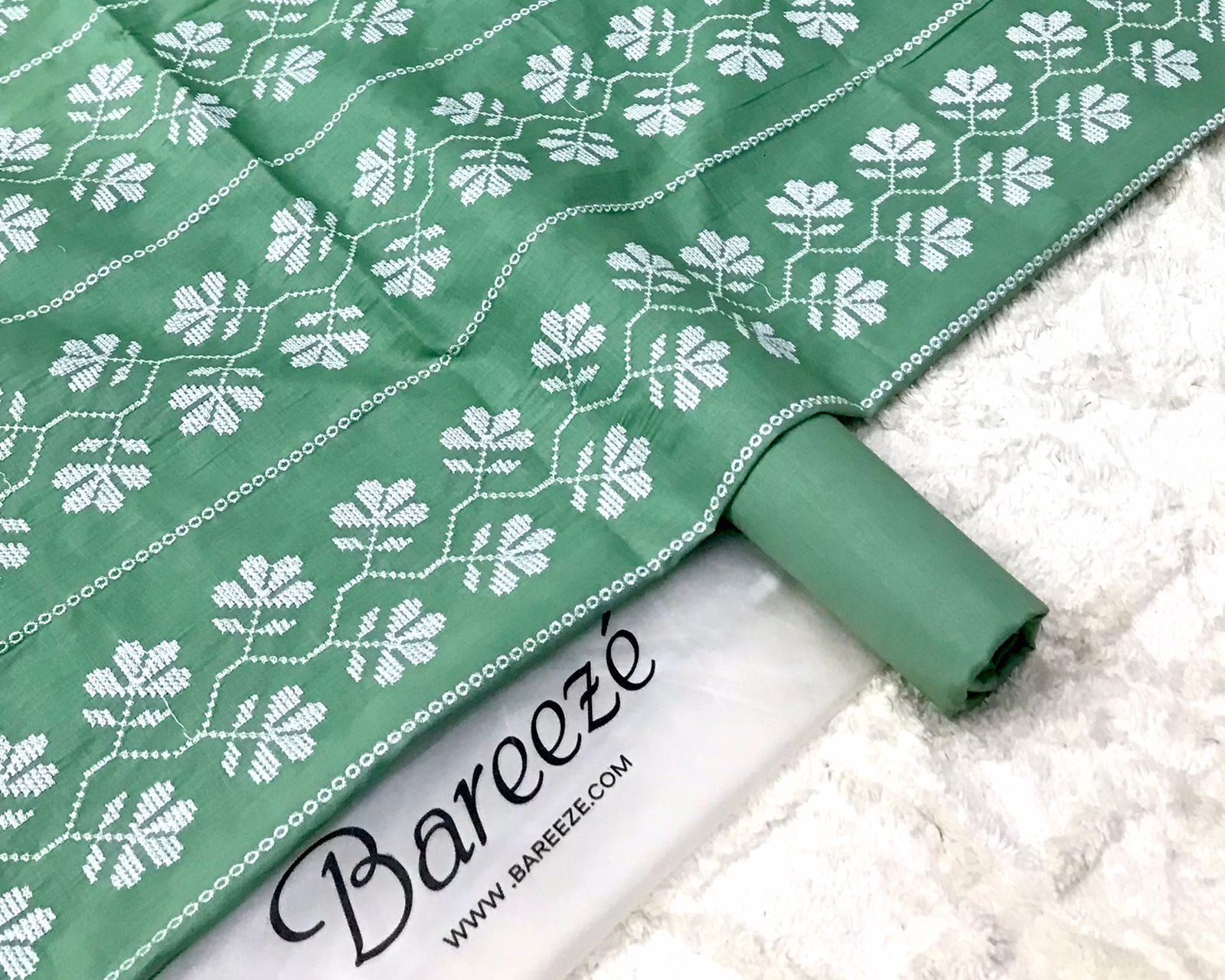 Bareeze Embroidered Lawn 2PC 🌸